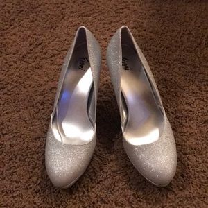 NWOT! Fioni Sparkly heels.